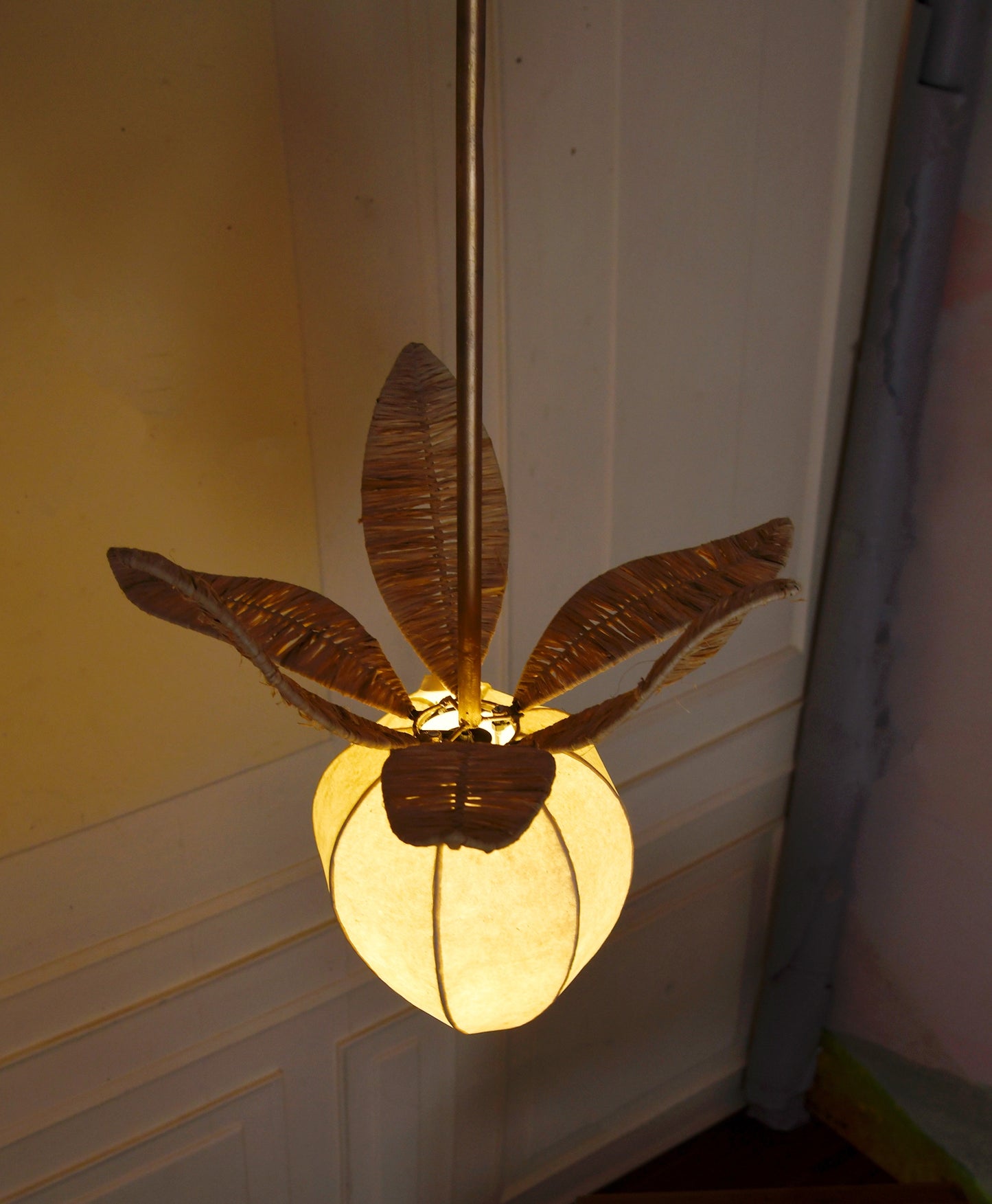 LILY PENDANT LAMP