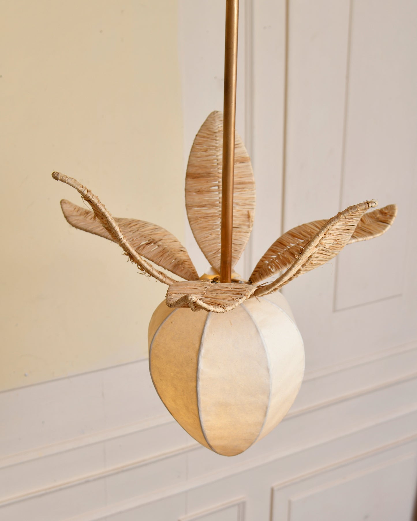 LILY PENDANT LAMP
