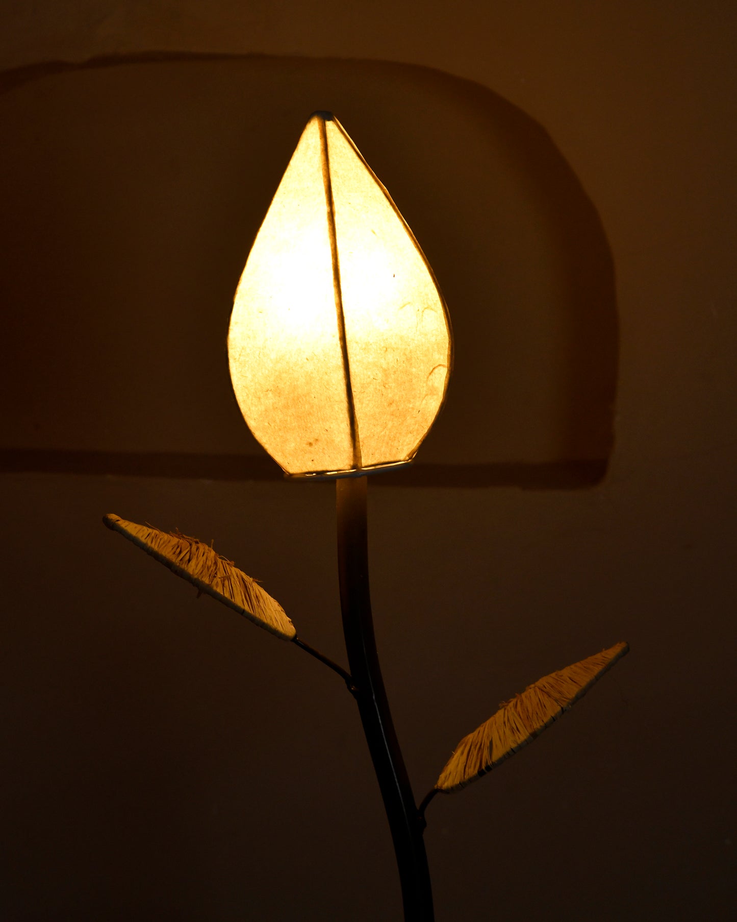 LEAF TABLE LAMP